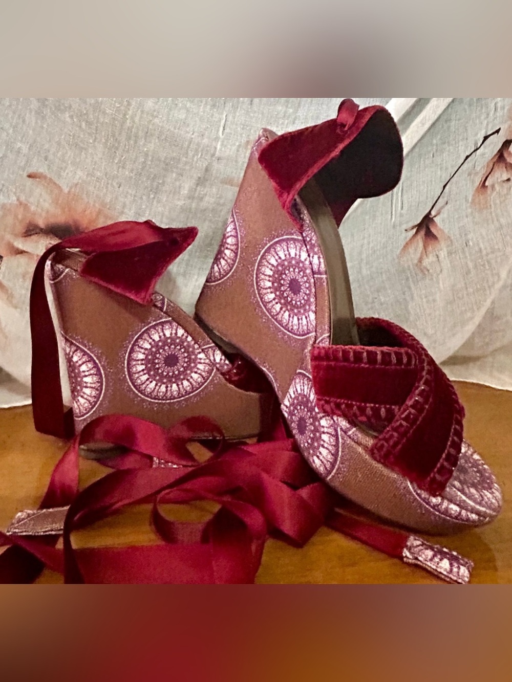 Theodora & Callum x Stuart Weitzman Biarritz Velvet Wedge Sandals Sz 5 - Picture 1 of 6